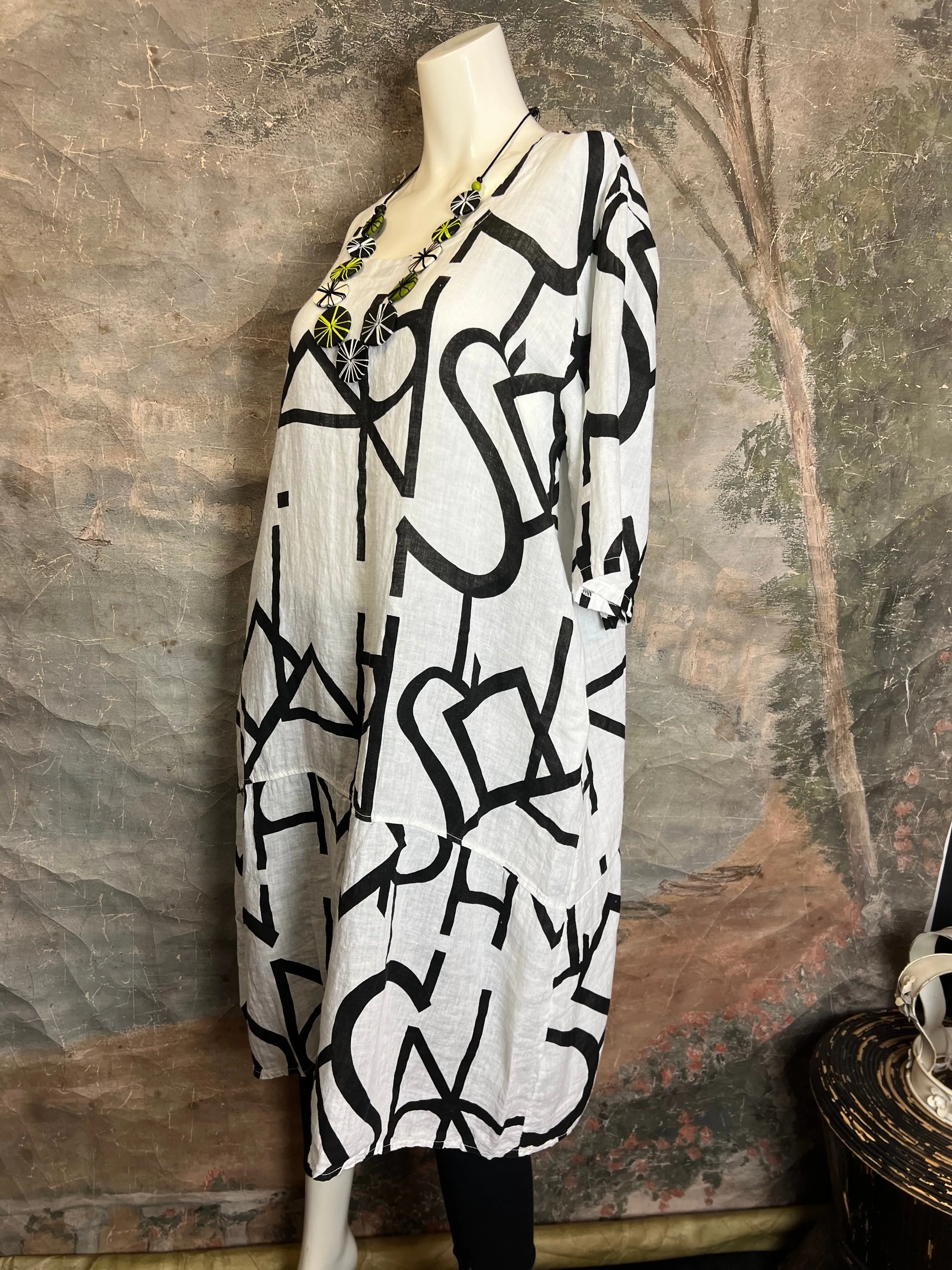 91470 S/Slv Tunic Letter Dress-White