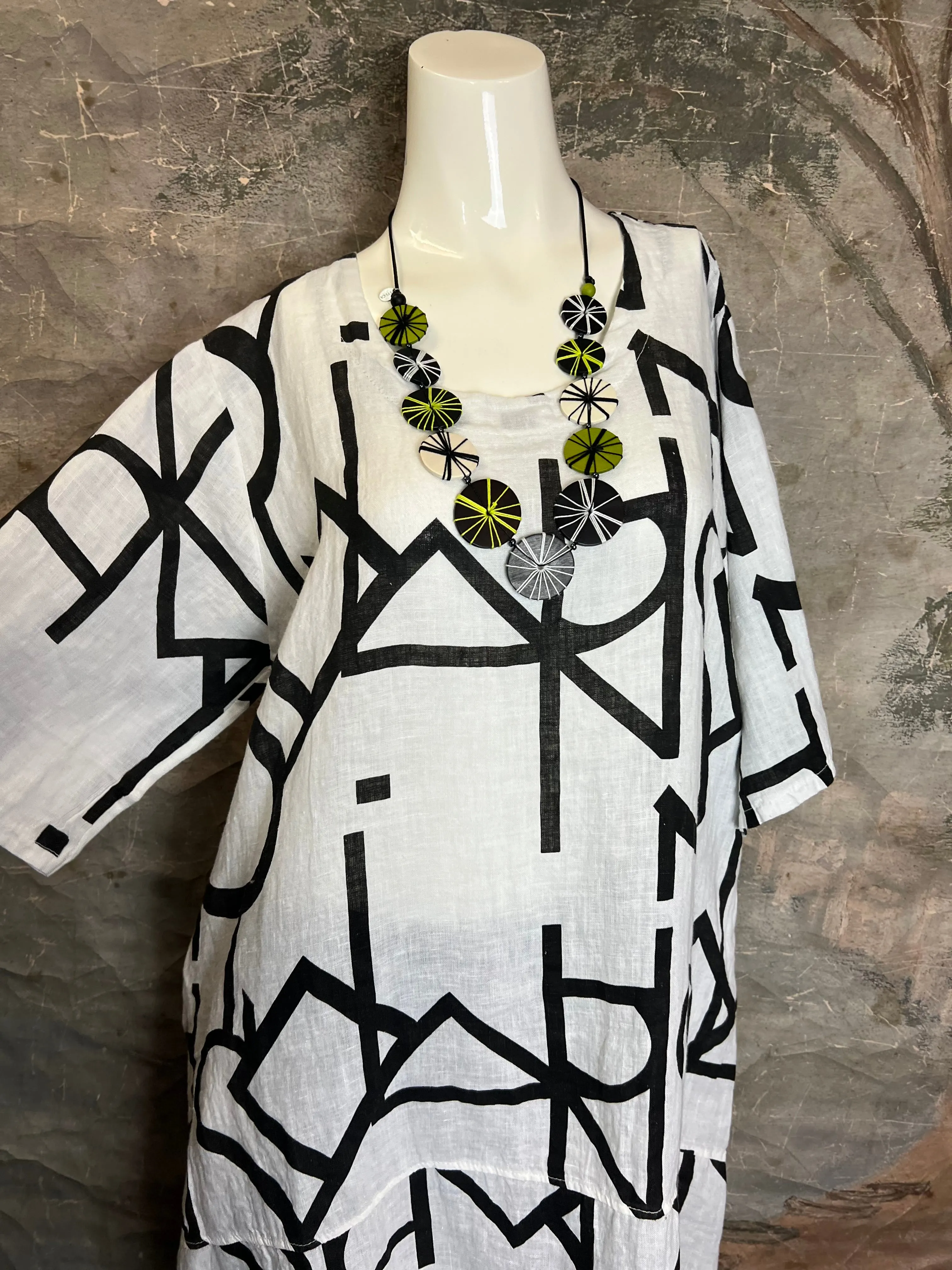 91470 S/Slv Tunic Letter Dress-White