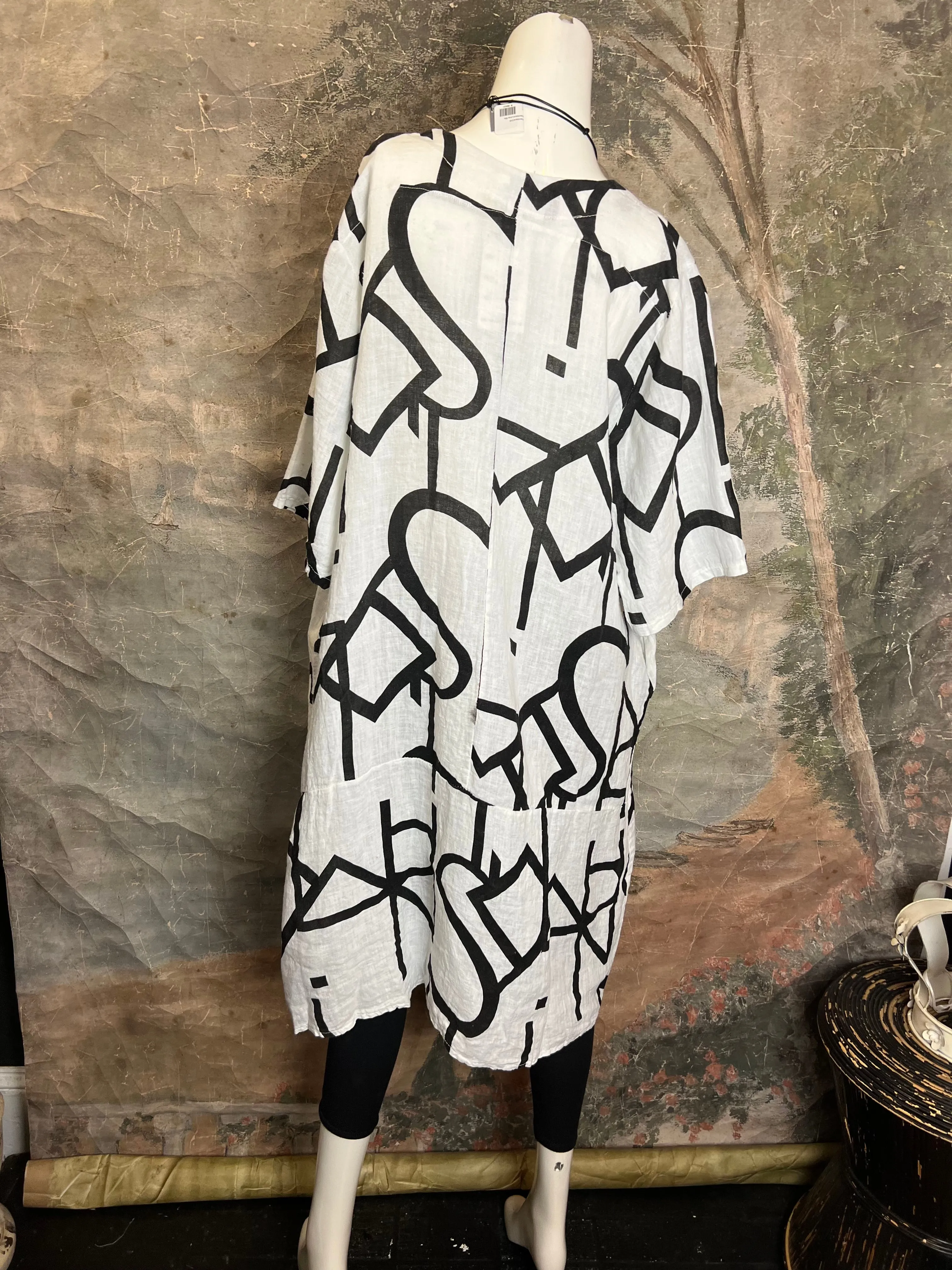 91470 S/Slv Tunic Letter Dress-White