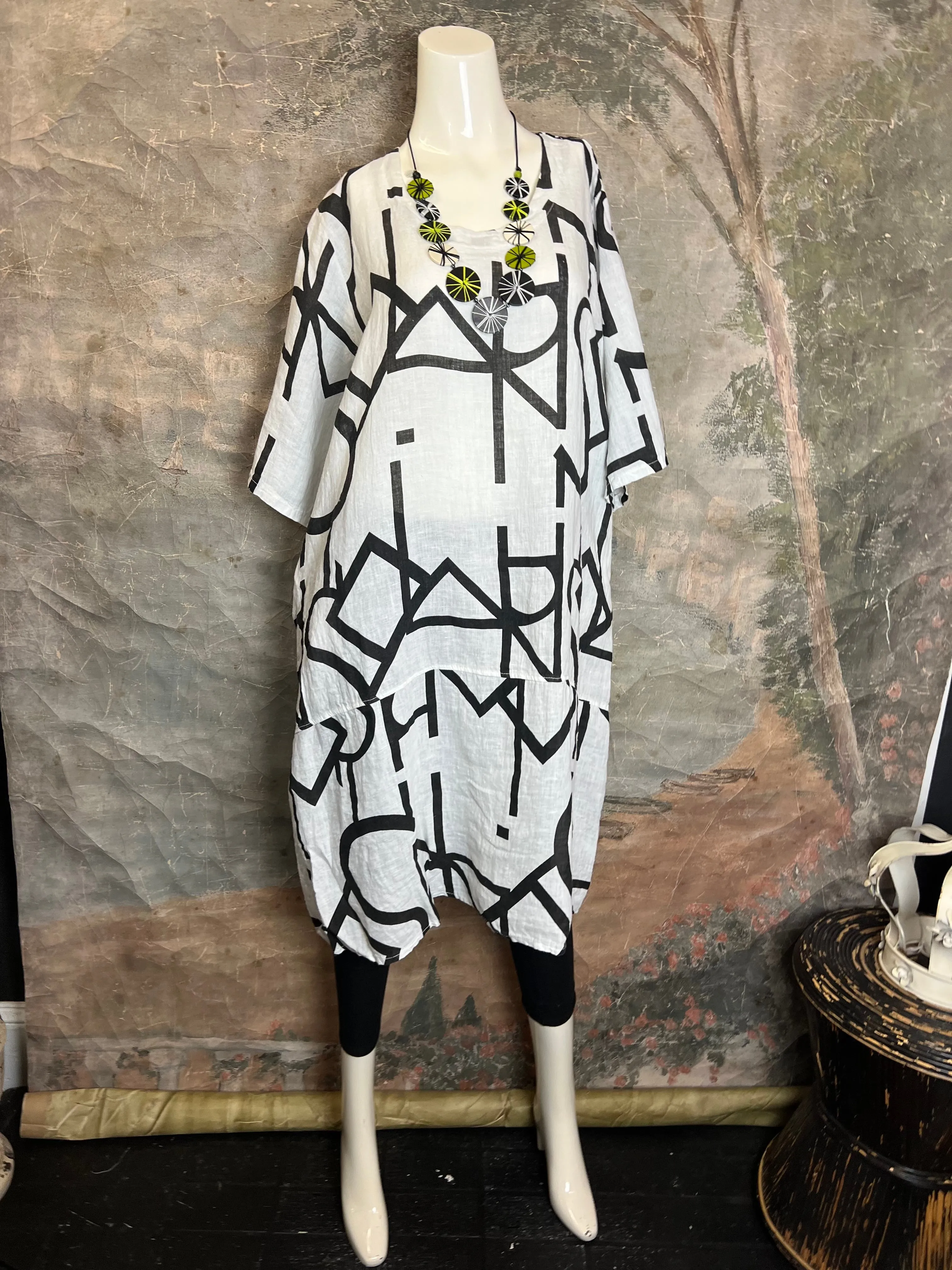 91470 S/Slv Tunic Letter Dress-White