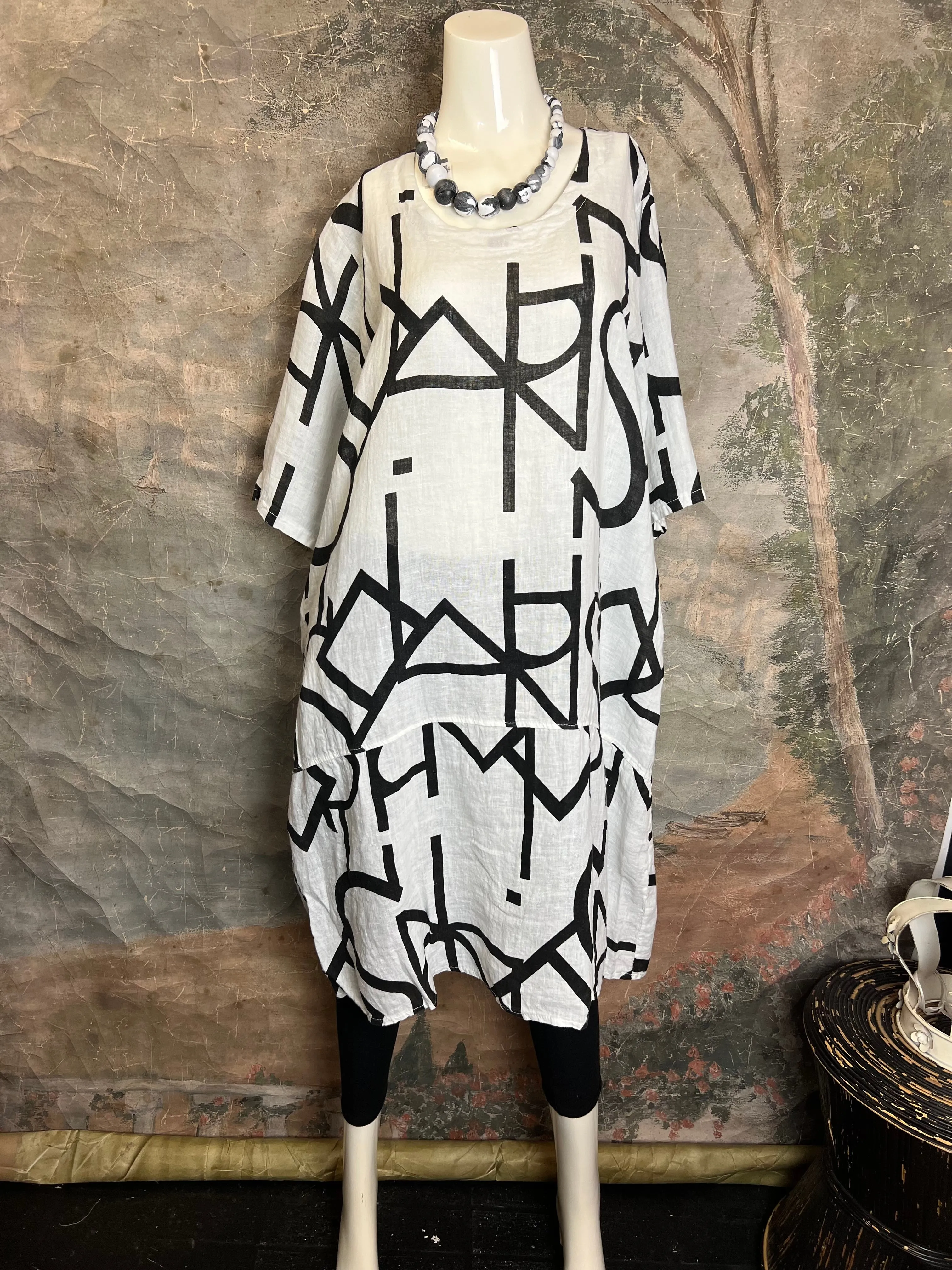 91470 S/Slv Tunic Letter Dress-White