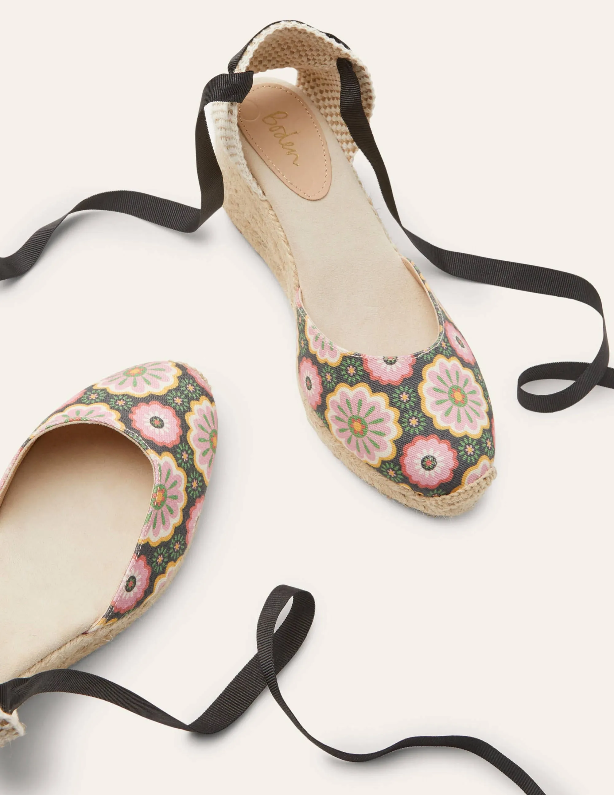 Cassie Espadrilles mit Keilabsatz-Schwarz, Üppige Gänseblümchen