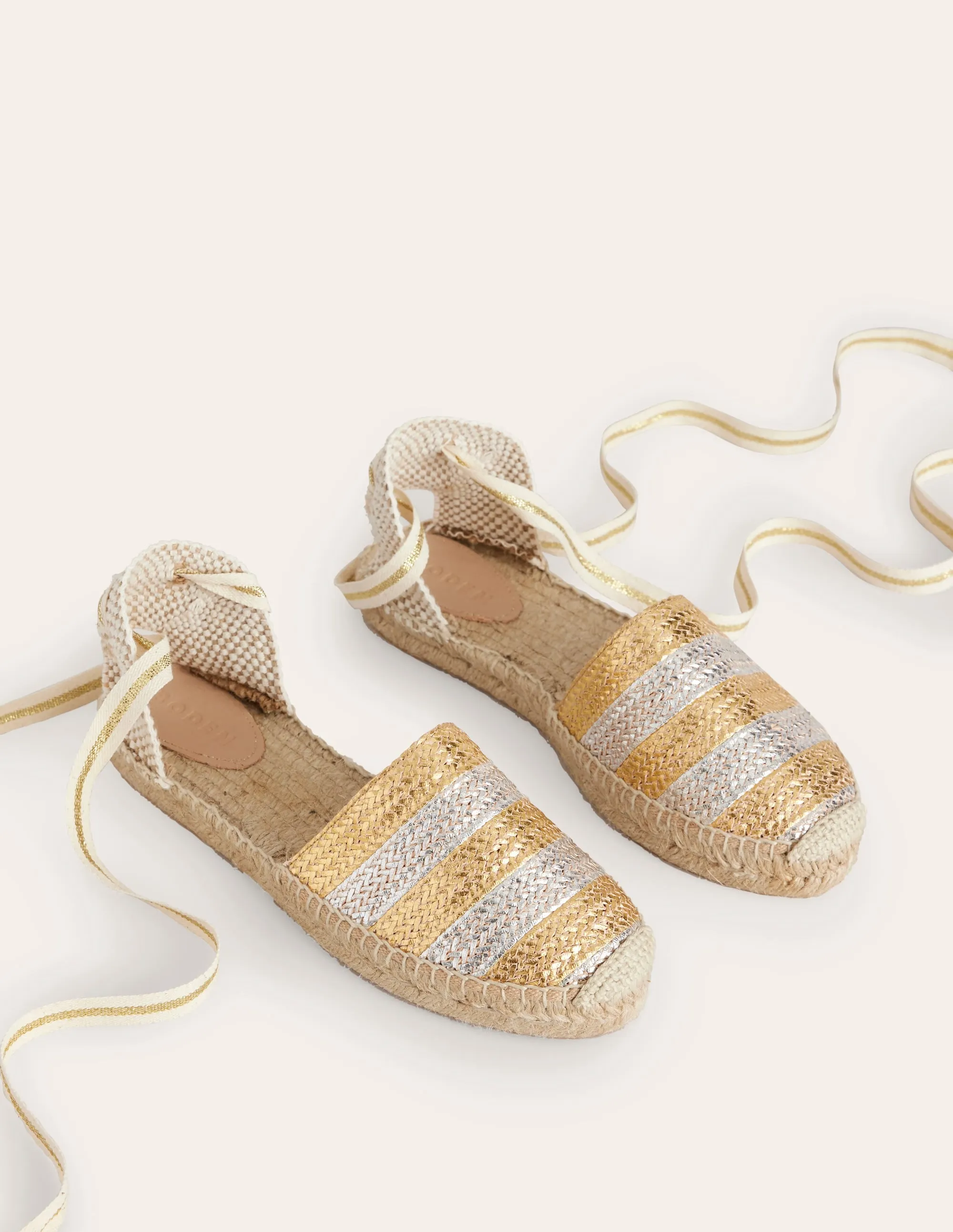 Flache Espadrilles mit Schnürung am Knöchel-Gold/Silber