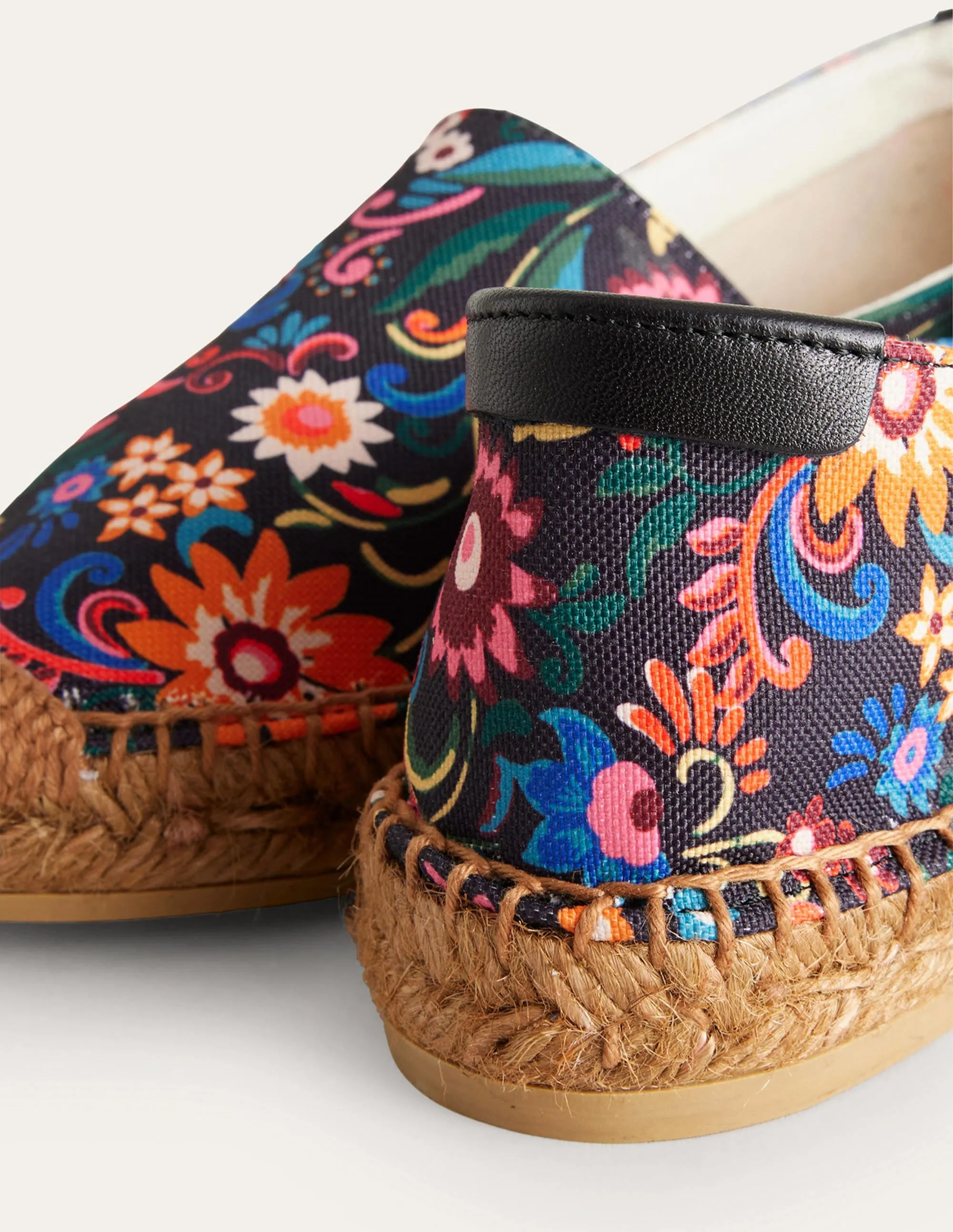 Klassische Espadrilles mit flacher Sohle-Schwarz, Knallige Gardenie