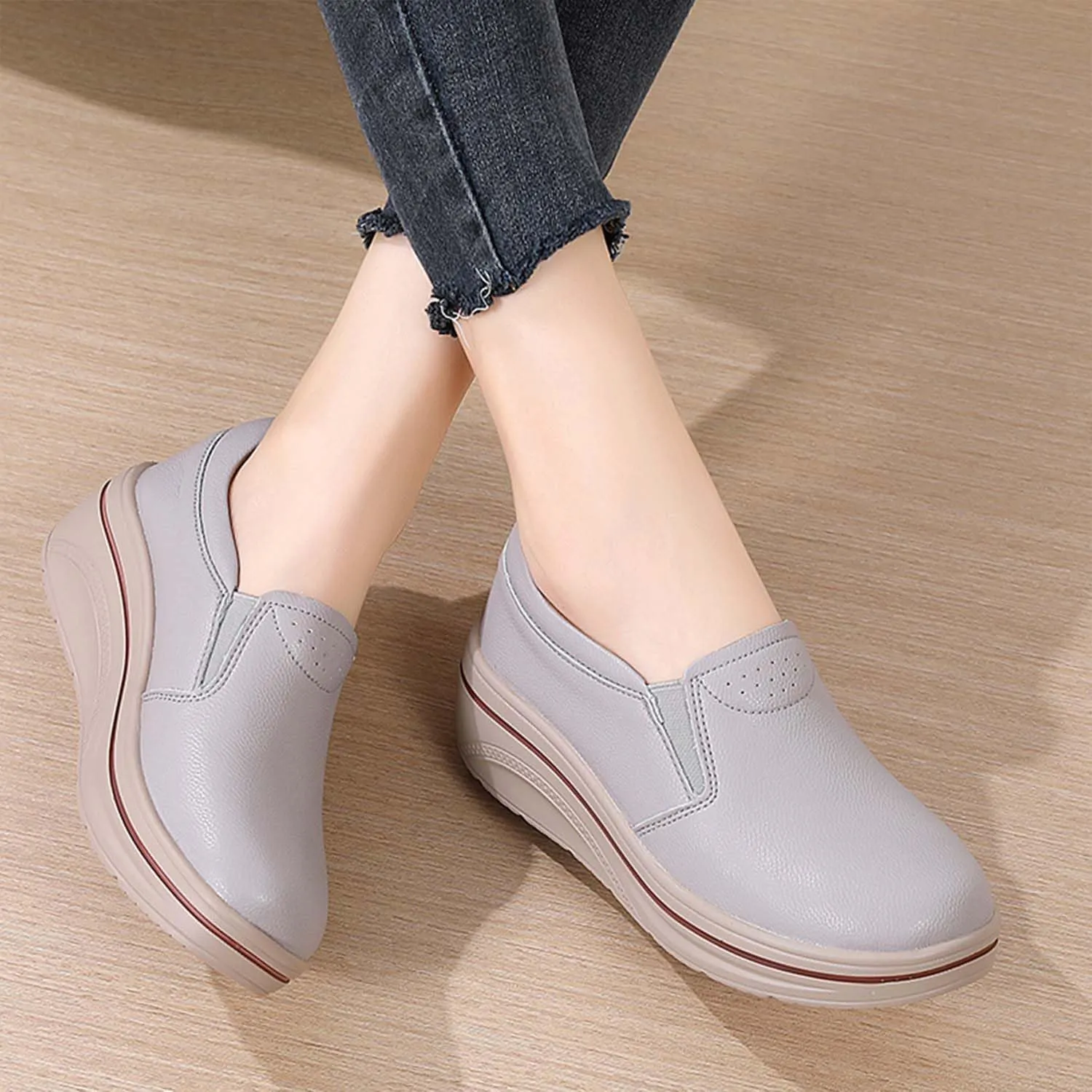 MEBAMY Women's Leather Soft Slip-On Loafers,Round Toe Platform Casual Sneakers,Non-Slip Heighten Low Top Comfortable Walking Loafers Black