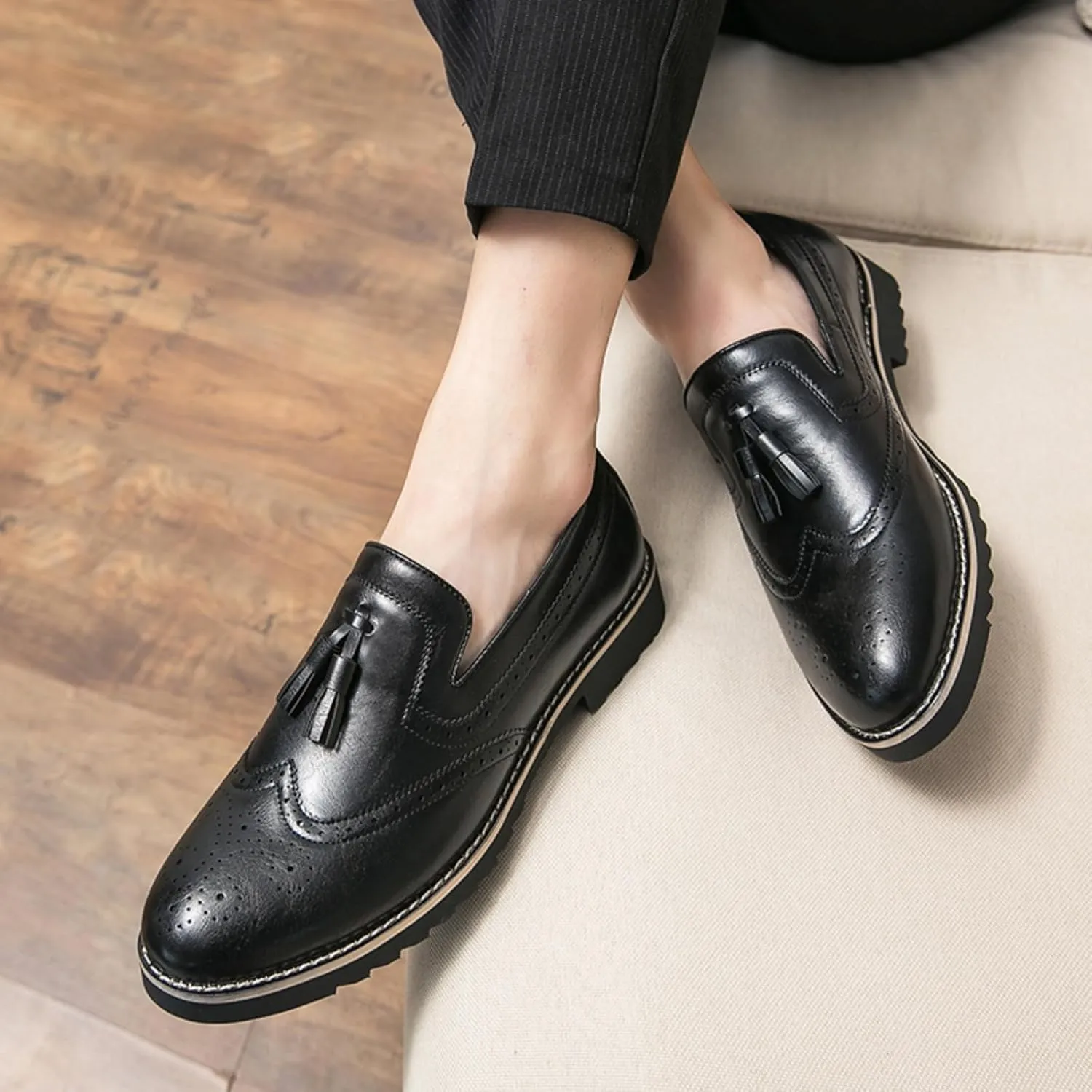 Mens Retro Brogue Leather Tassels Slip-On Dress Loafers Round Toe Non-Slip Low Top Casual Wingtip Shoes for Formal Business Wedding
