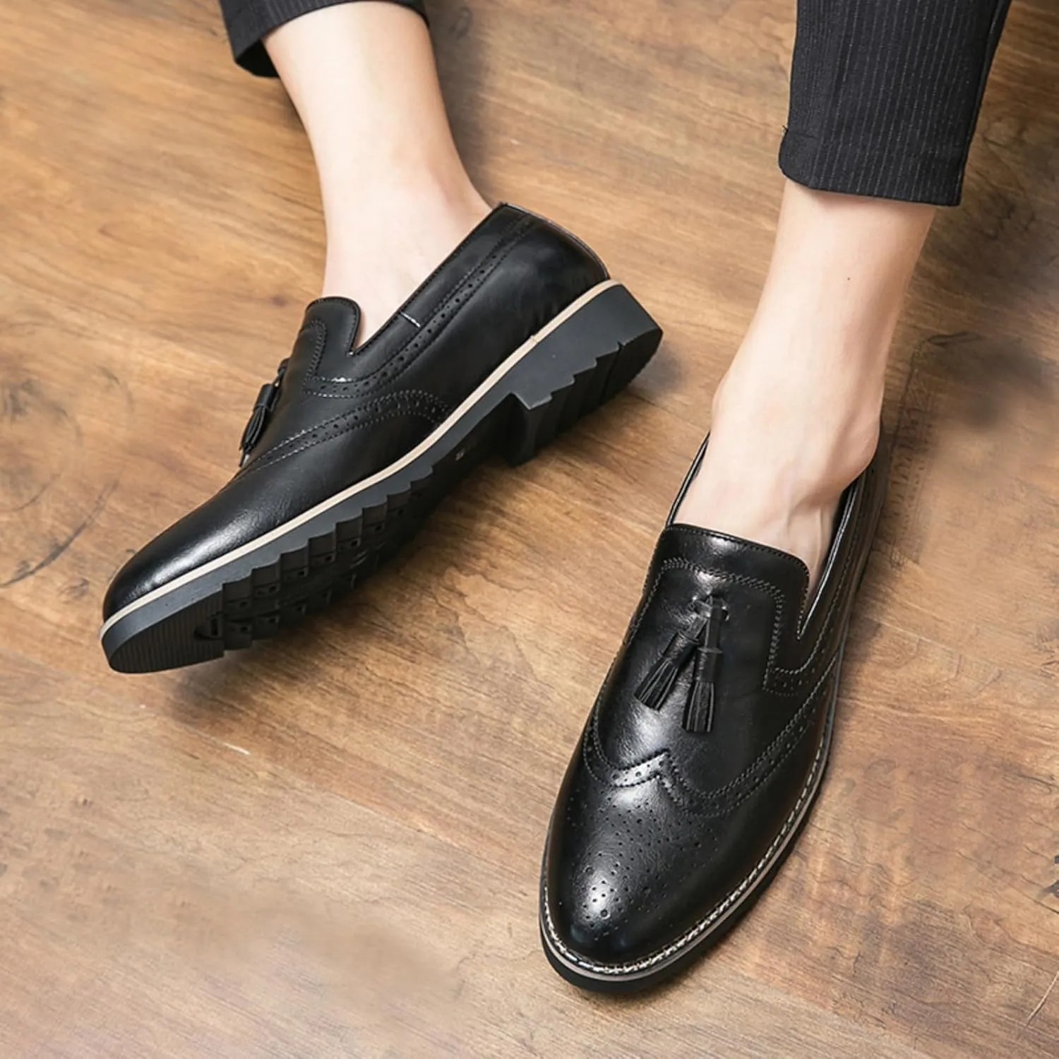 Mens Retro Brogue Leather Tassels Slip-On Dress Loafers Round Toe Non-Slip Low Top Casual Wingtip Shoes for Formal Business Wedding