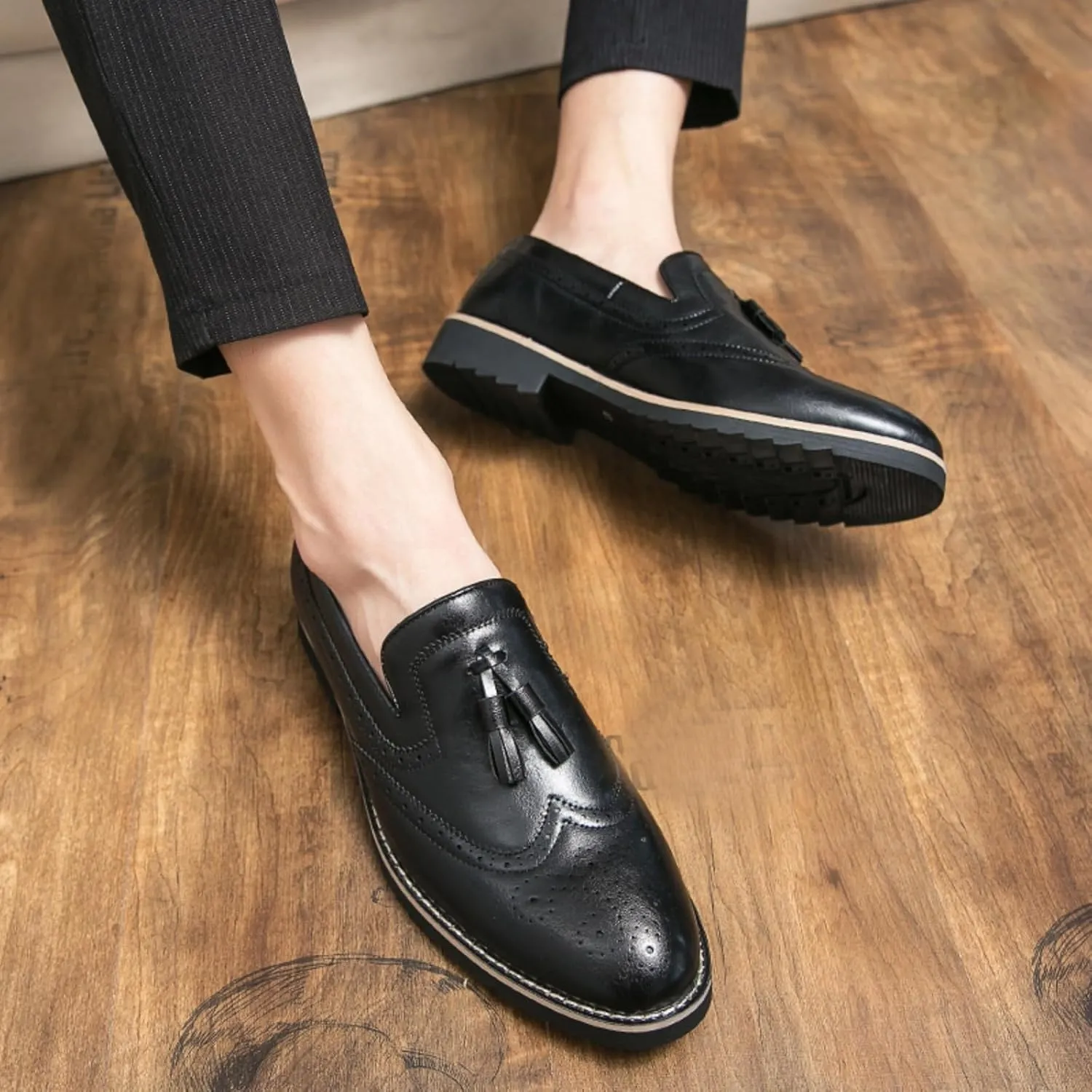 Mens Retro Brogue Leather Tassels Slip-On Dress Loafers Round Toe Non-Slip Low Top Casual Wingtip Shoes for Formal Business Wedding