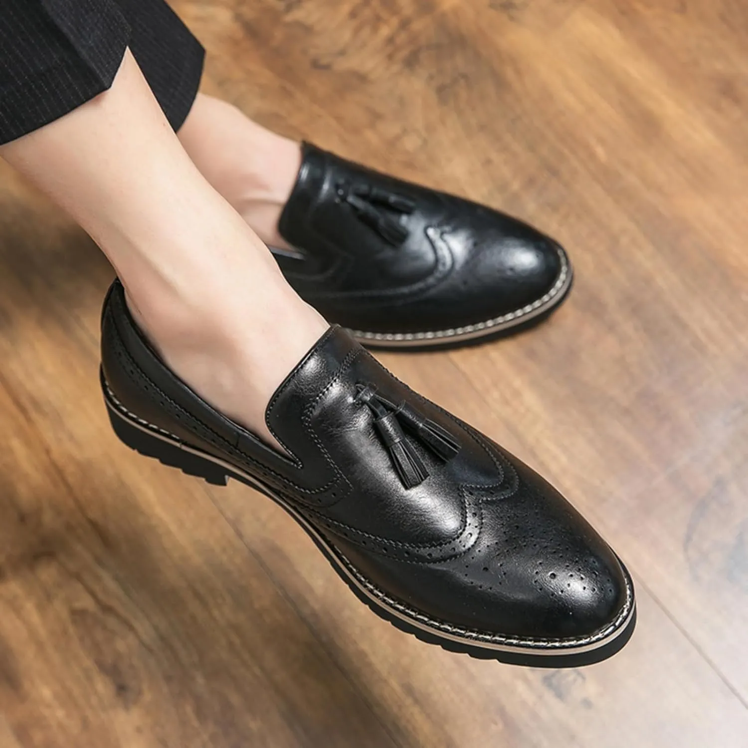 Mens Retro Brogue Leather Tassels Slip-On Dress Loafers Round Toe Non-Slip Low Top Casual Wingtip Shoes for Formal Business Wedding