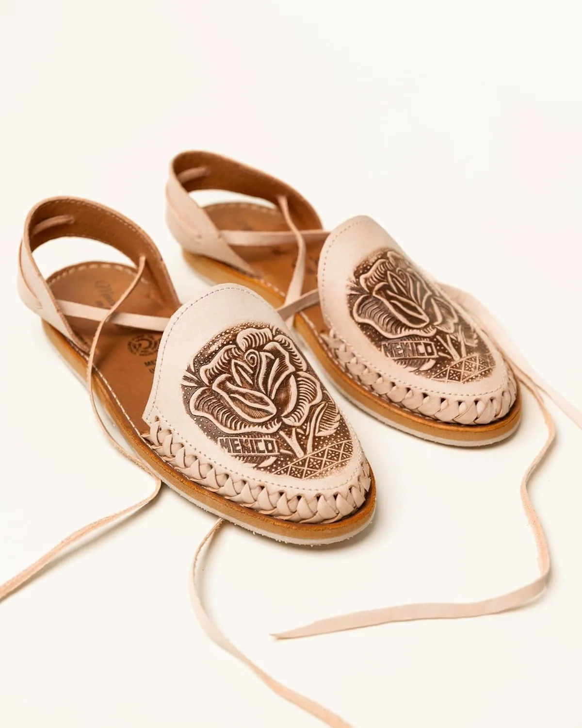 Mexico en la Piel Handcrafted Natural Leather Flat Huarache Sandals for Women – Crepe Sole, Lace-Up, Closed Toe, Hand-Painted Floral Design, Breathable and Lightweight