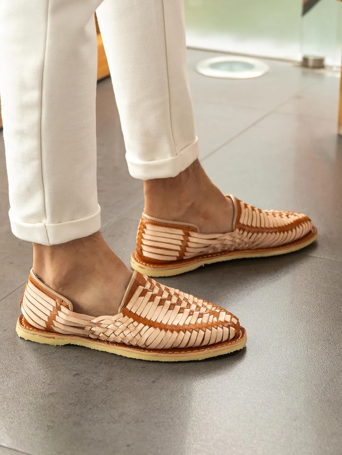 Mexico en la Piel Leather Shoes for Mens in Black and Beige Color