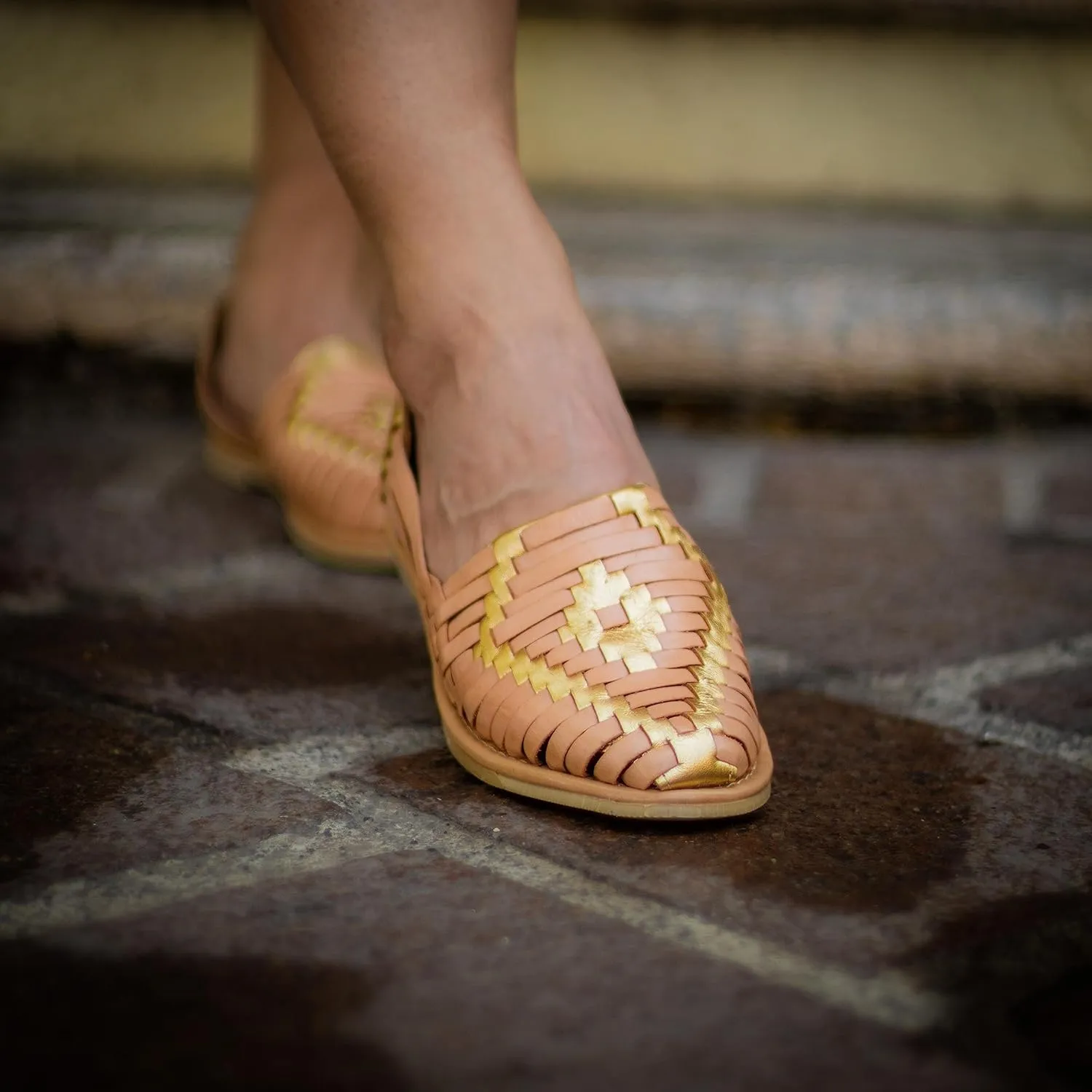 Mexico en la Piel Women's Huarache Sandals - Genuine Leather, Handcrafted Slip-On Flats with Two-Tone Interwoven Design, Lightweight, Comfortable