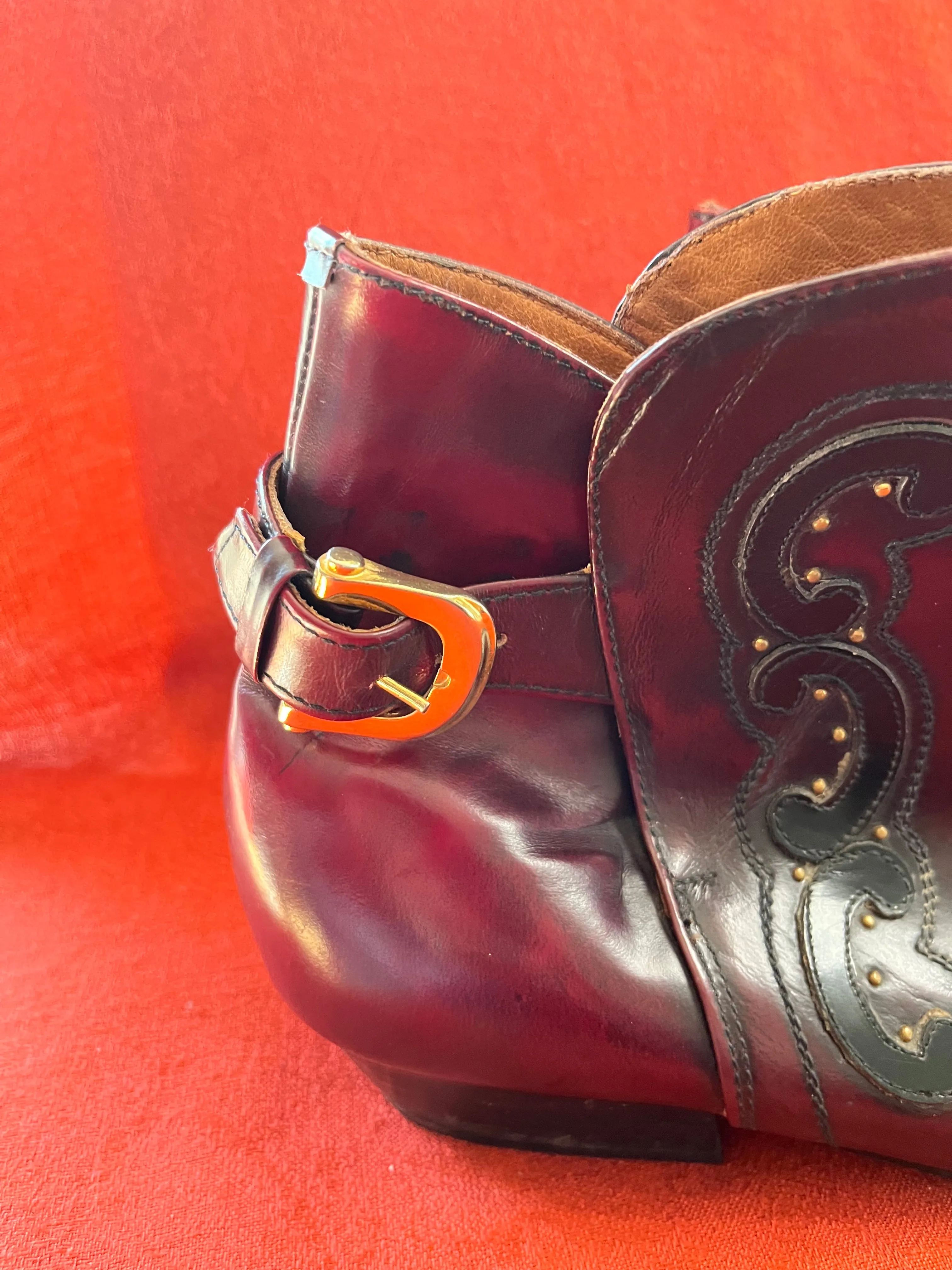 Pollini Hecho En Chilé Burgundy Leather Ankle Boots with Gold Tone Accents Size 39.5 (9 US)