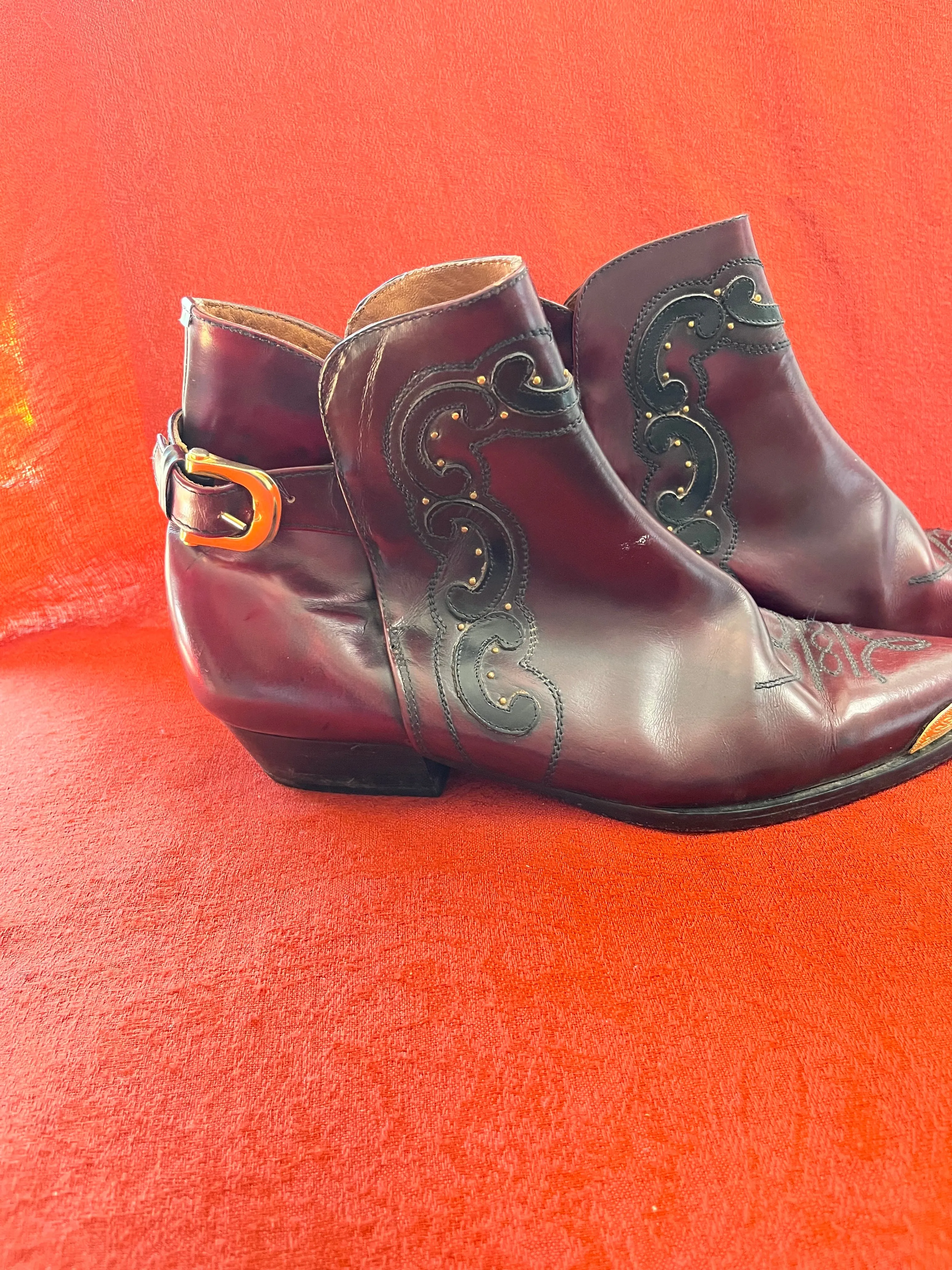 Pollini Hecho En Chilé Burgundy Leather Ankle Boots with Gold Tone Accents Size 39.5 (9 US)