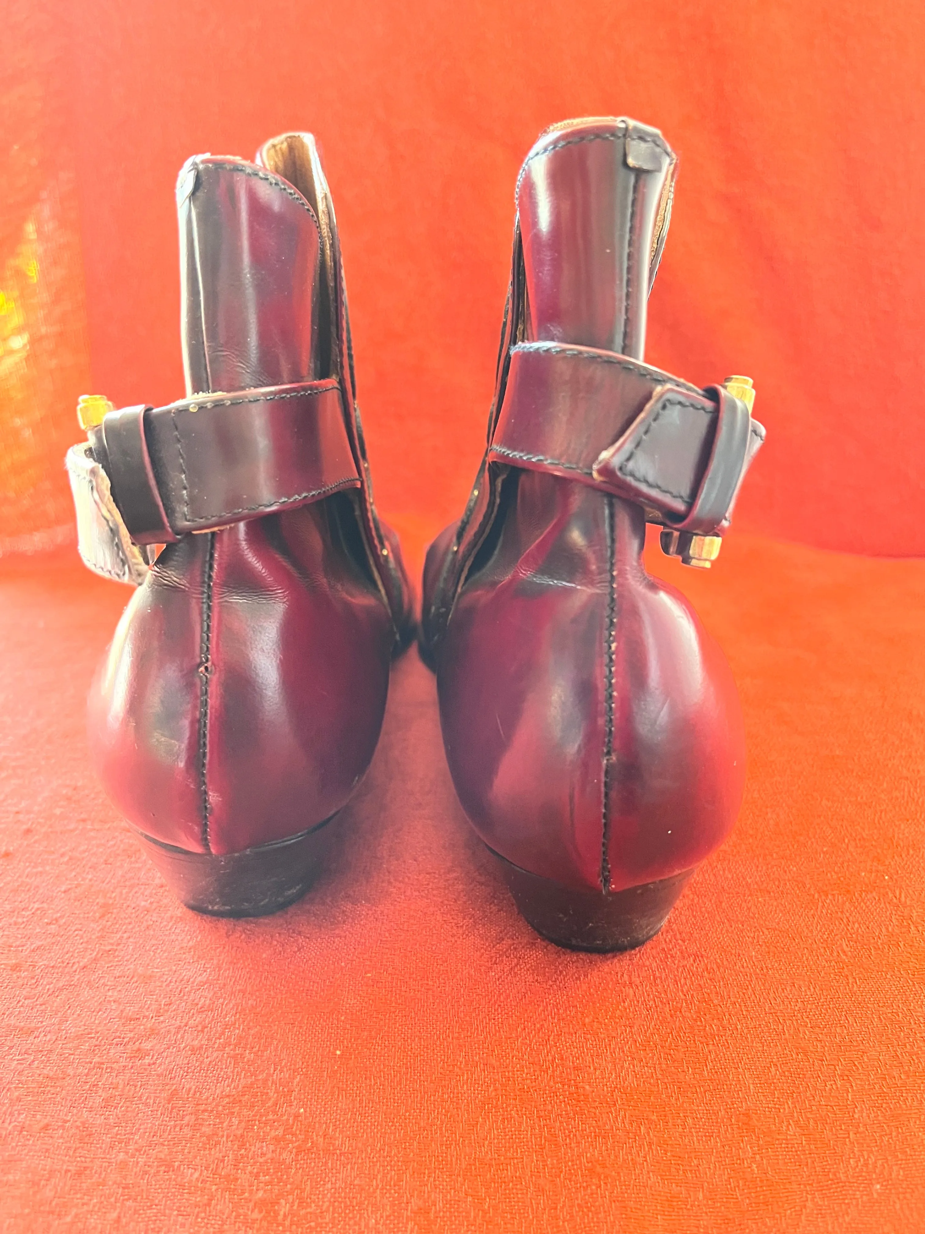 Pollini Hecho En Chilé Burgundy Leather Ankle Boots with Gold Tone Accents Size 39.5 (9 US)