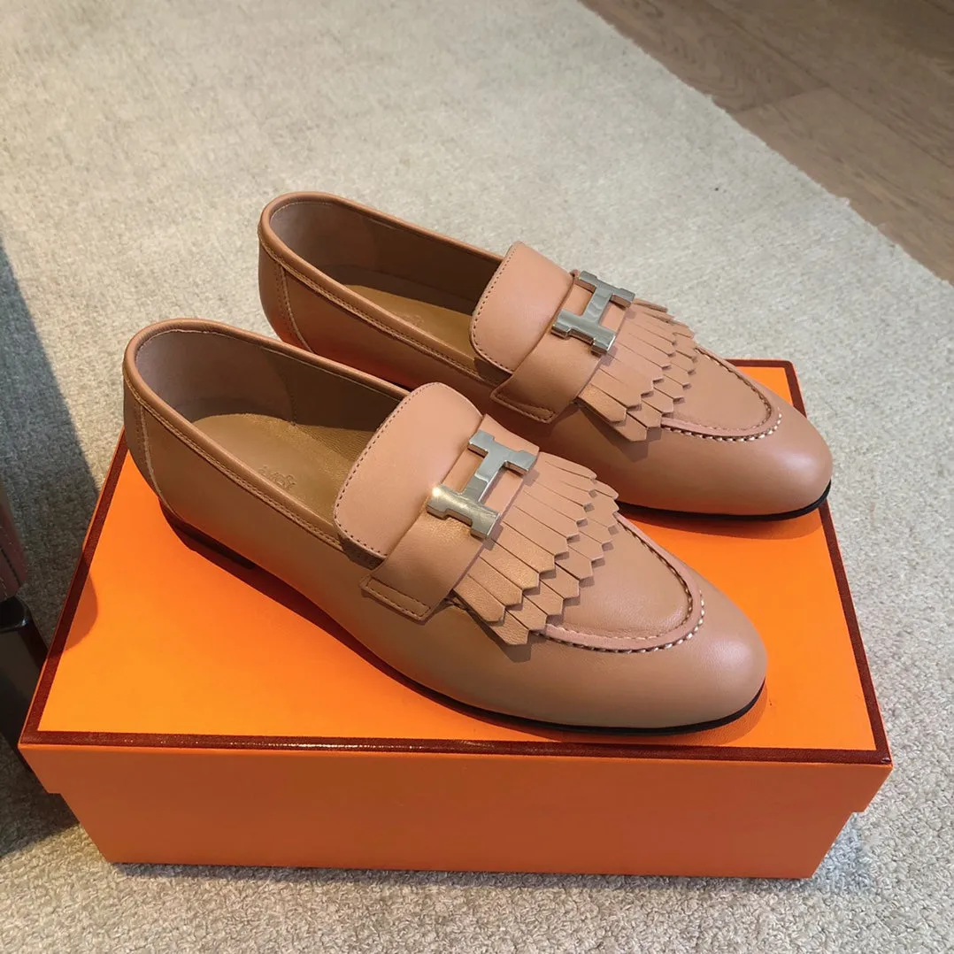 Royal Loafer Beige Perlino Calfskin With Fringe Detail And Silver Signature Buckle 509417