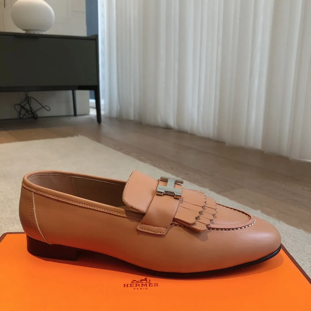 Royal Loafer Beige Perlino Calfskin With Fringe Detail And Silver Signature Buckle 509417