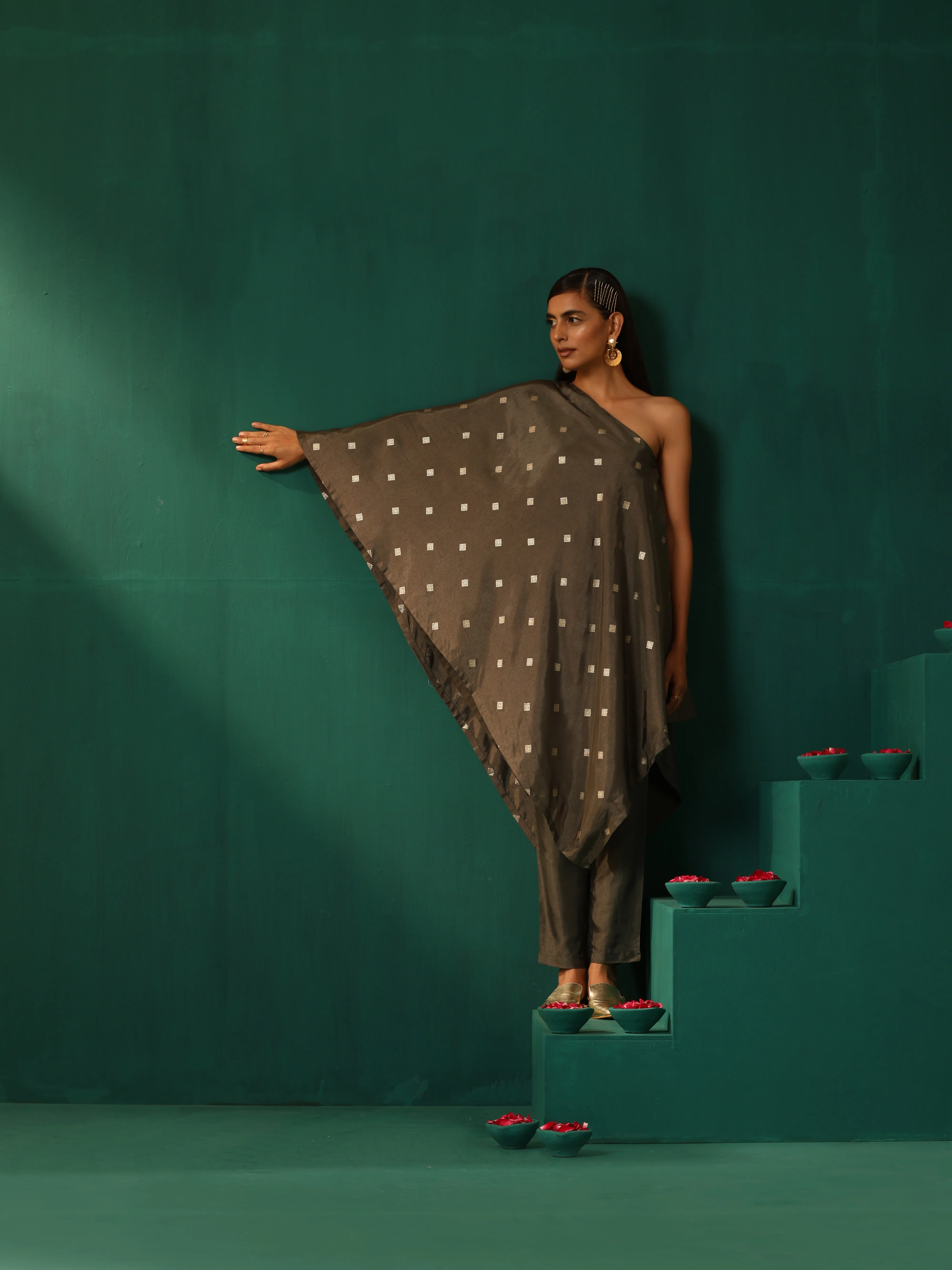 trueBrowns Grey Diamond Viscose Silk One-Shoulder Kurta Pant Set