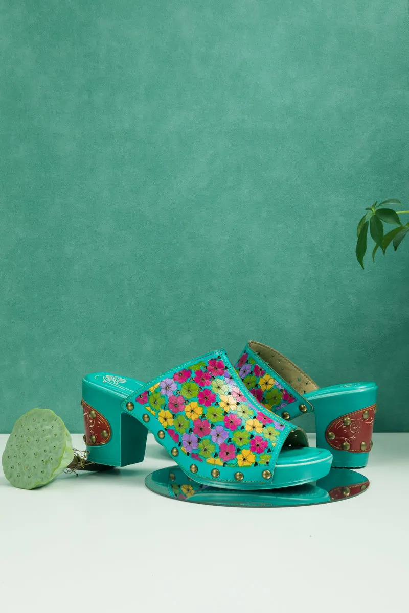 Vicconfy | DAISY EMBOSSED TURQUOISE LEATHER CLOG