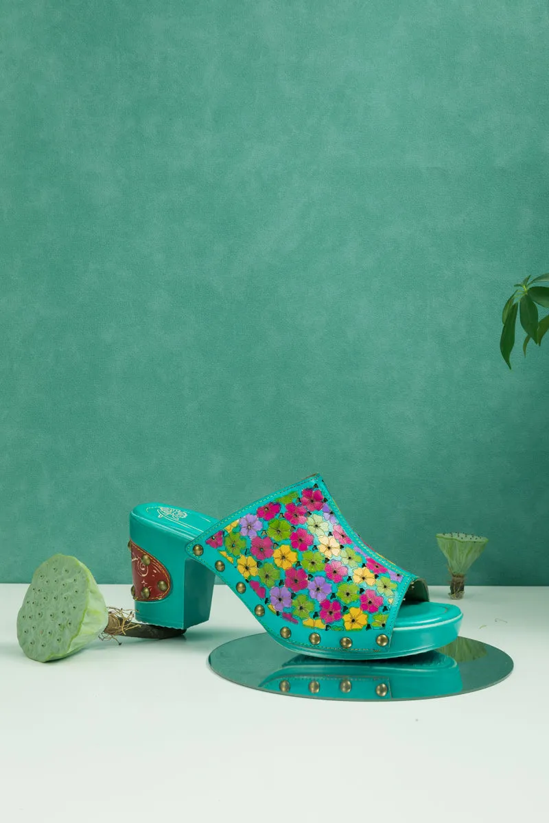 Vicconfy | DAISY EMBOSSED TURQUOISE LEATHER CLOG