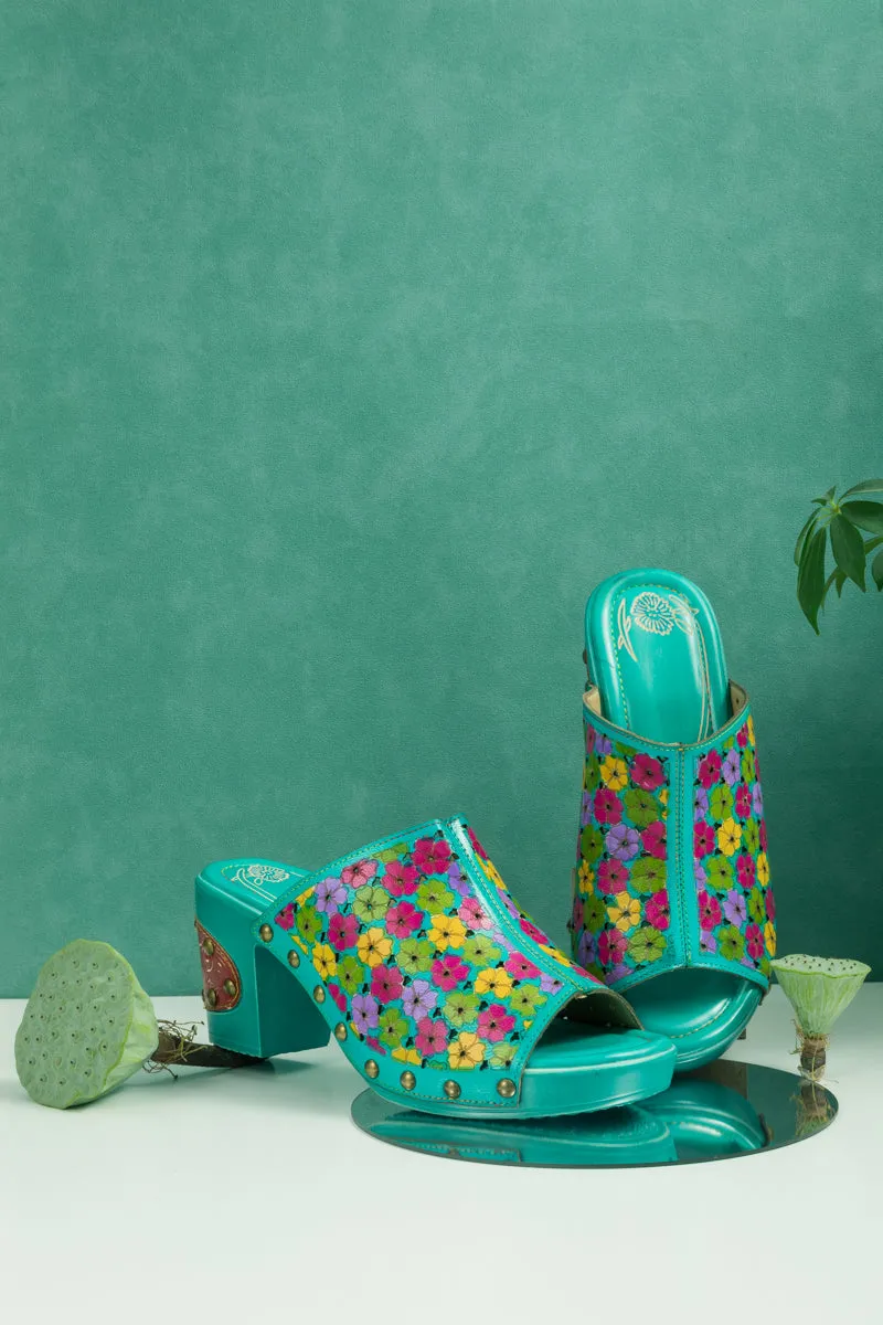 Vicconfy | DAISY EMBOSSED TURQUOISE LEATHER CLOG