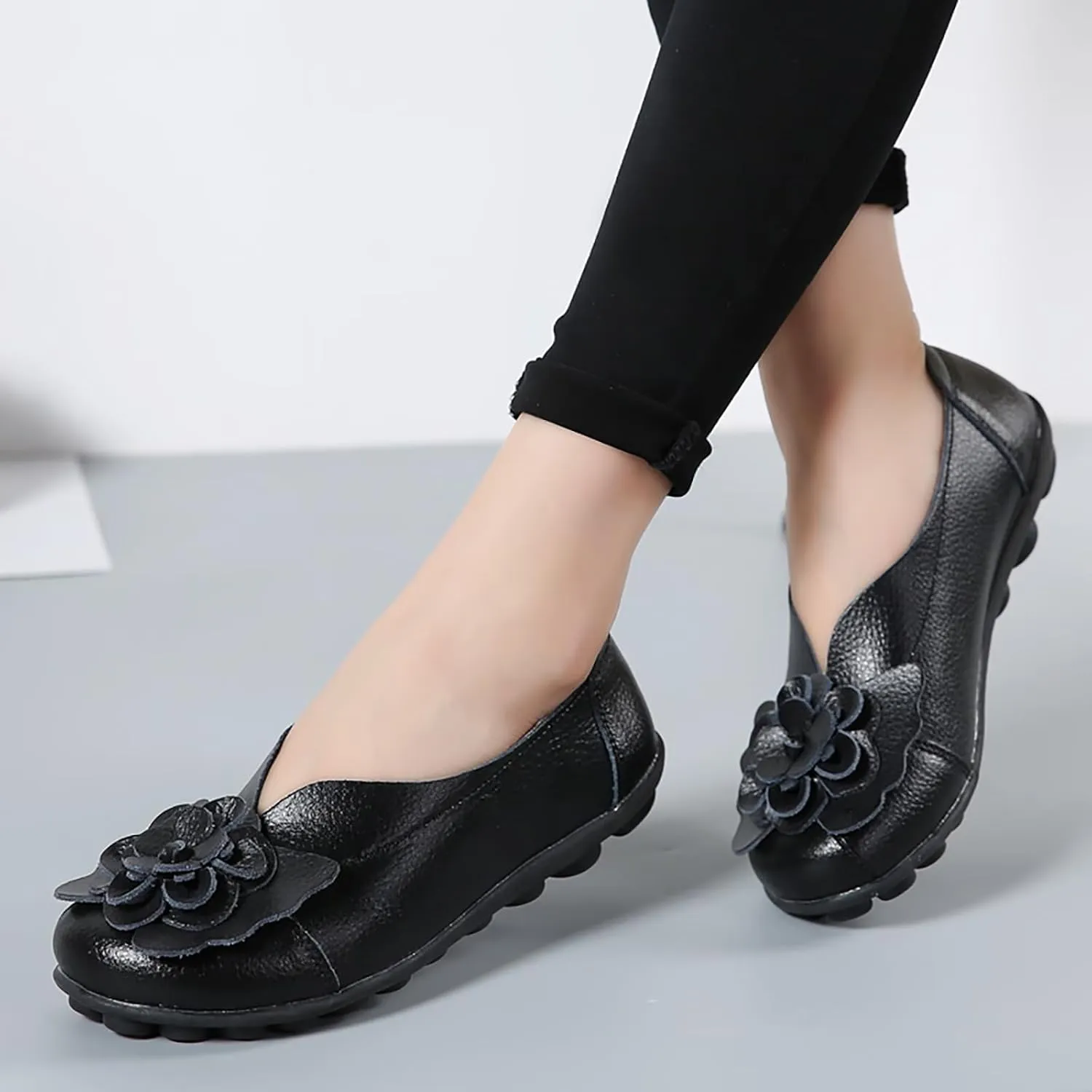 Womens Genuine Leather Loafers Wide Width Slip on Casual Round Toe Moccasins Driving Flats Lightweight Mom Nurse Walking Shoes