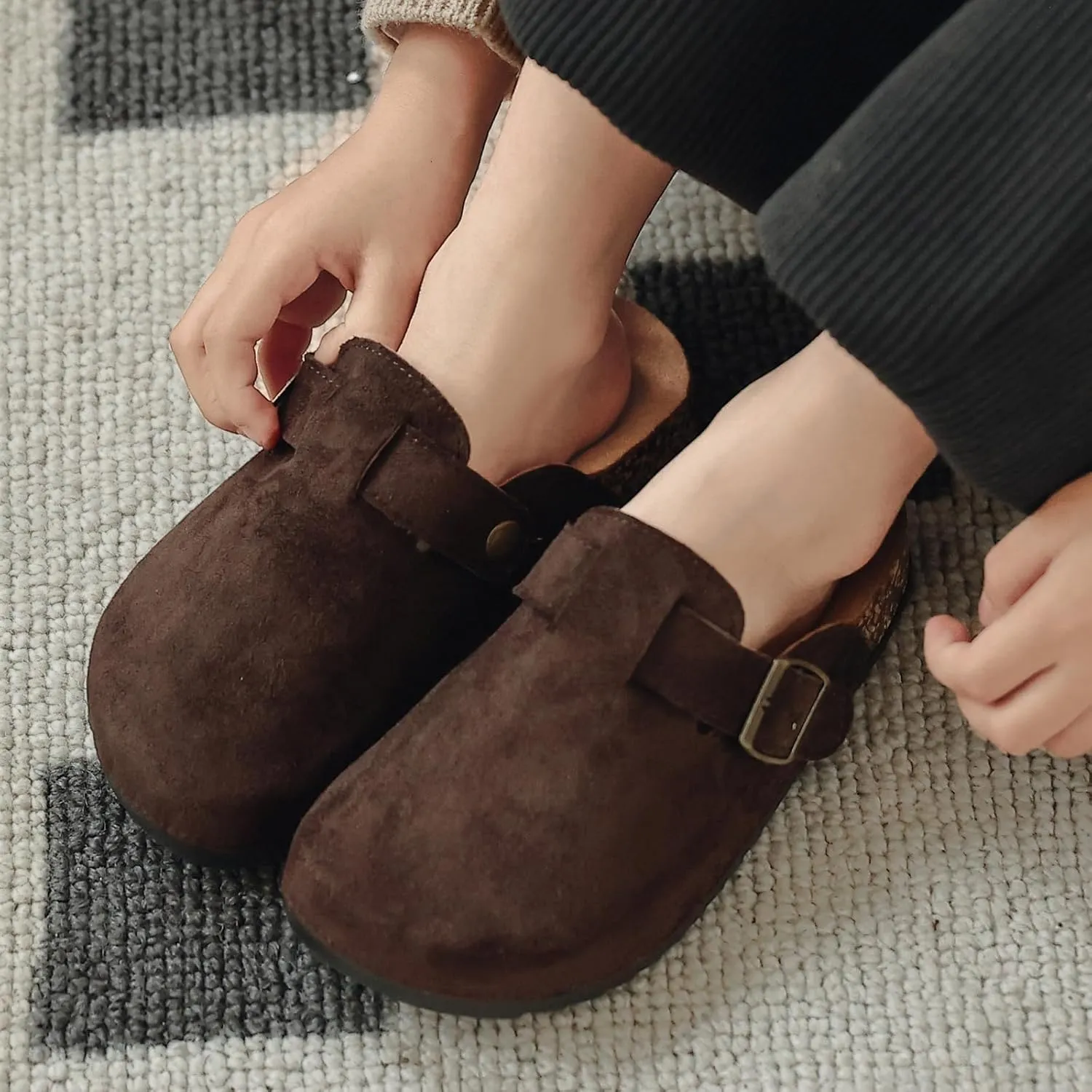 XTJSCBDSH Kids Suede Clogs with Cork Footbed, Toddler Boys Girls Sandals, Adjustable Buckle Slip-On Slippers, Arch Support Mules for Indoor Outdoor